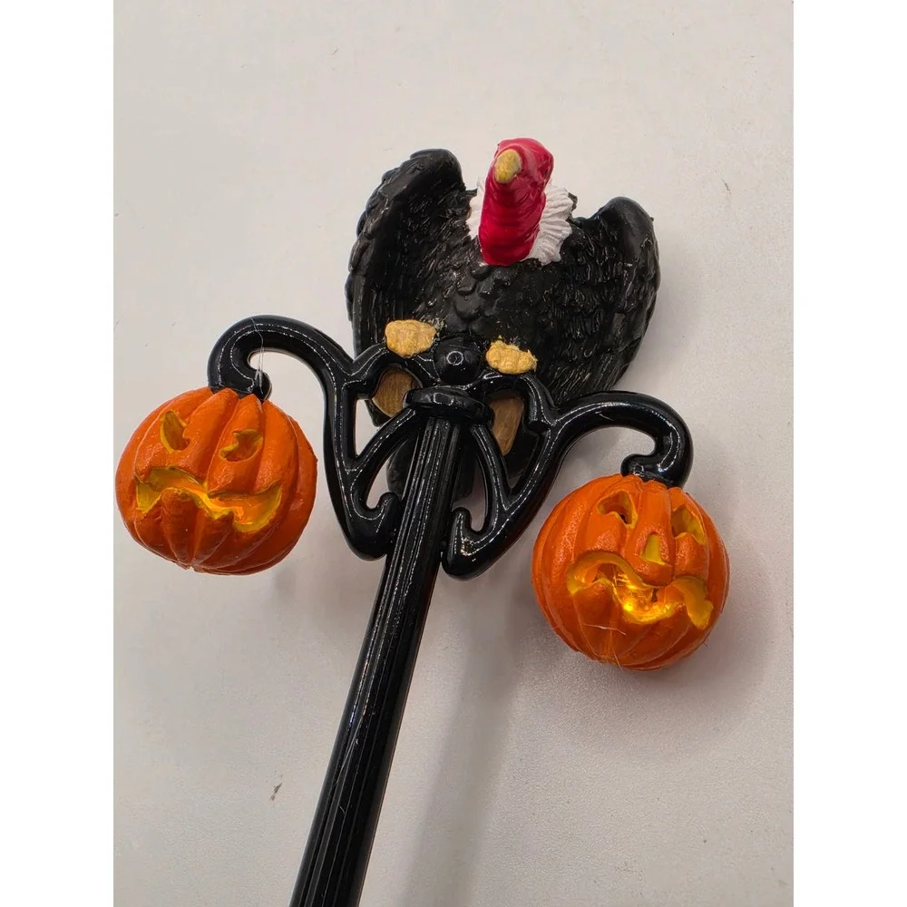 Department 56 Snow Village Halloween Gothic Street Lamp Vulture 2pc Set 56.52961